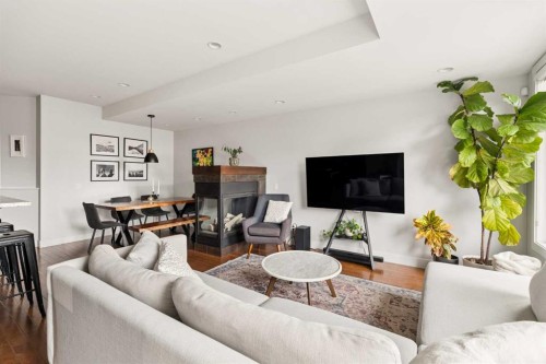 1825 33 Avenue Sw, Calgary, AB - Indoor Photo Showing Living Room