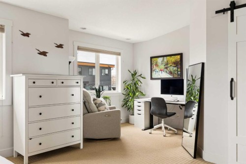 1825 33 Avenue Sw, Calgary, AB - Indoor Photo Showing Other Room