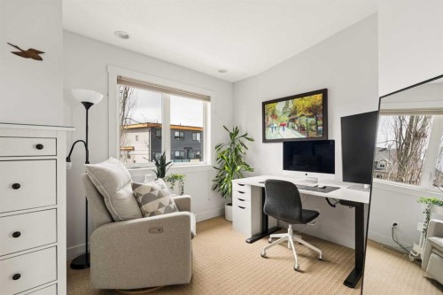 1825 33 Avenue Sw, Calgary, AB - Indoor Photo Showing Other Room