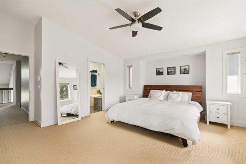 1825 33 Avenue Sw, Calgary, AB - Indoor Photo Showing Bedroom