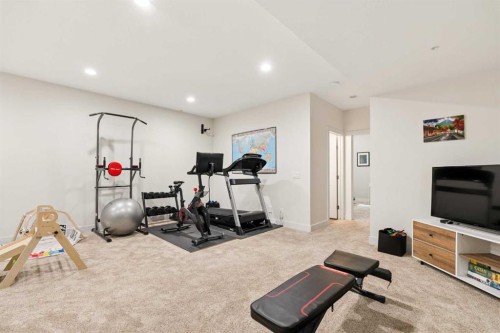 1825 33 Avenue Sw, Calgary, AB - Indoor Photo Showing Gym Room