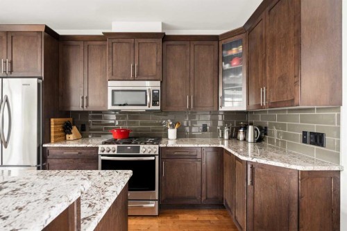 1825 33 Avenue Sw, Calgary, AB - Indoor Photo Showing Kitchen