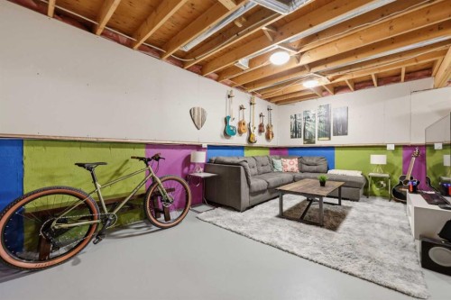450 Regal Park Ne, Calgary, AB - Indoor Photo Showing Other Room