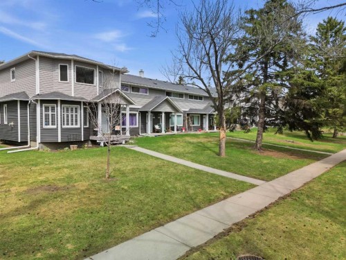 450 Regal Park Ne, Calgary, AB - Outdoor With Facade