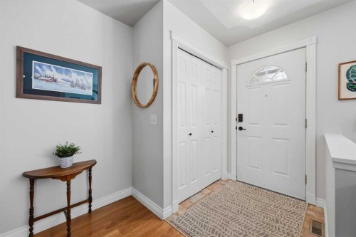 450 Regal Park Ne, Calgary, AB - Indoor Photo Showing Other Room