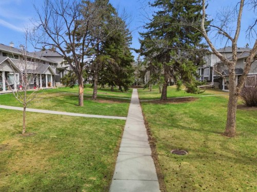 450 Regal Park Ne, Calgary, AB - Outdoor