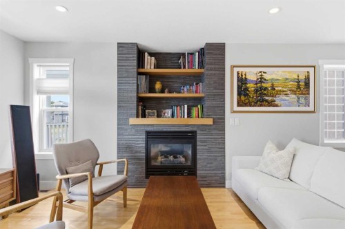 131 25 Avenue Ne, Calgary, AB - Indoor Photo Showing Living Room With Fireplace
