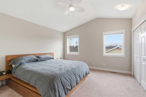 131 25 Avenue Ne, Calgary, AB - Indoor Photo Showing Bedroom