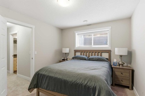 131 25 Avenue Ne, Calgary, AB - Indoor Photo Showing Bedroom