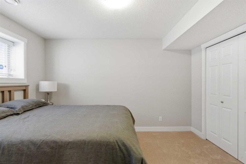 131 25 Avenue Ne, Calgary, AB - Indoor Photo Showing Bedroom