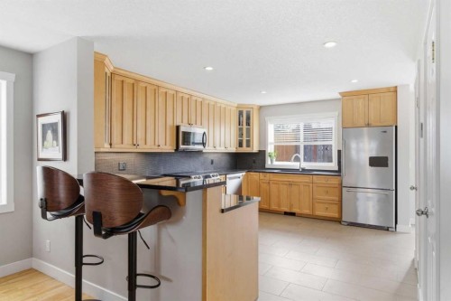 131 25 Avenue Ne, Calgary, AB - Indoor Photo Showing Kitchen With Stainless Steel Kitchen