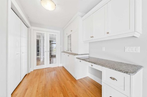 1728 Lake Bonavista Drive Se, Calgary, AB - Indoor Photo Showing Kitchen