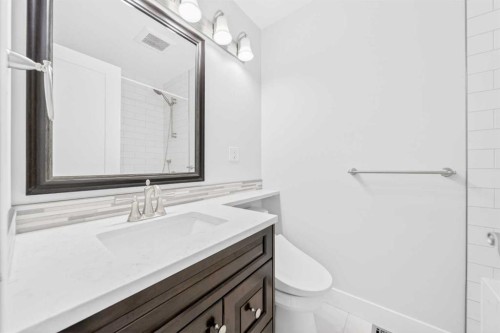 1728 Lake Bonavista Drive Se, Calgary, AB - Indoor Photo Showing Bathroom