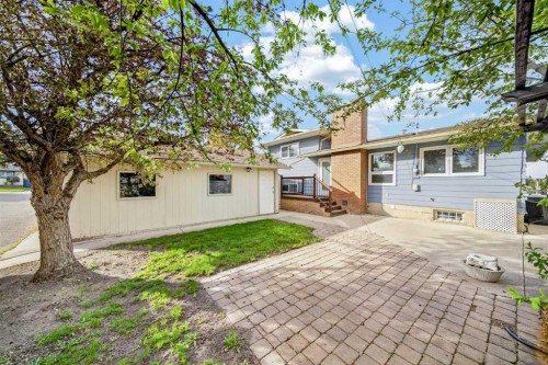 1728 Lake Bonavista Drive Se, Calgary, AB - Outdoor