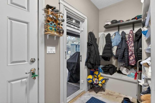 9050 14 Avenue Sw, Calgary, AB - Indoor With Storage