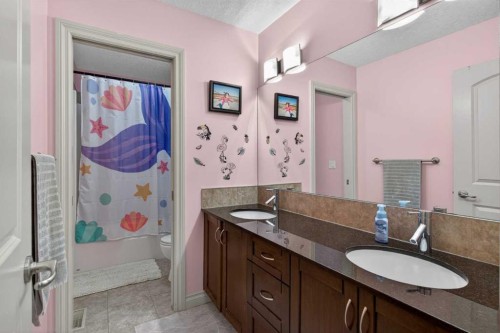 9050 14 Avenue Sw, Calgary, AB - Indoor Photo Showing Bathroom