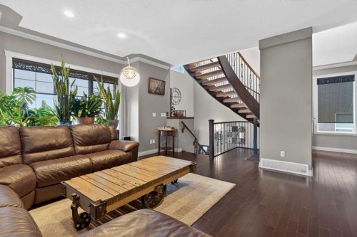 9050 14 Avenue Sw, Calgary, AB - Indoor Photo Showing Living Room