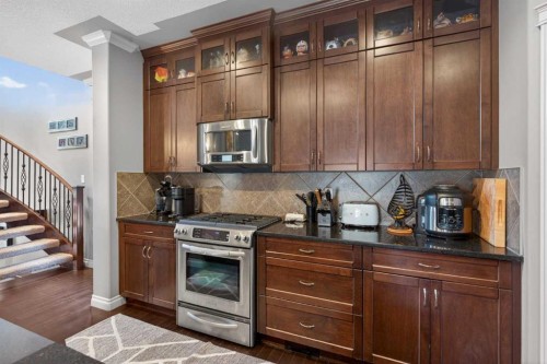 9050 14 Avenue Sw, Calgary, AB - Indoor Photo Showing Kitchen