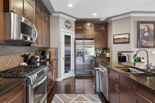 9050 14 Avenue Sw, Calgary, AB - Indoor Photo Showing Kitchen With Stainless Steel Kitchen With Upgraded Kitchen