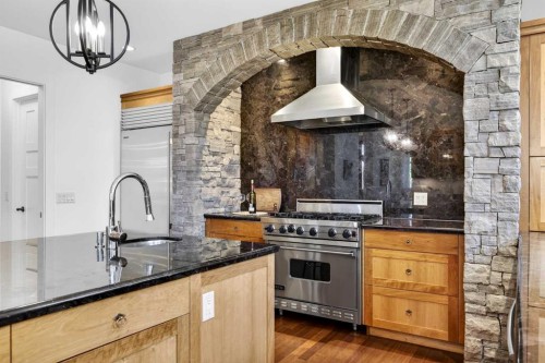 914 36 Avenue Sw, Calgary, AB - Indoor Photo Showing Kitchen