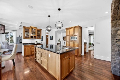 914 36 Avenue Sw, Calgary, AB - Indoor Photo Showing Kitchen With Upgraded Kitchen