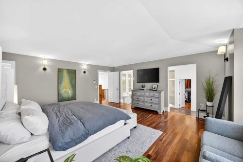 914 36 Avenue Sw, Calgary, AB - Indoor Photo Showing Bedroom
