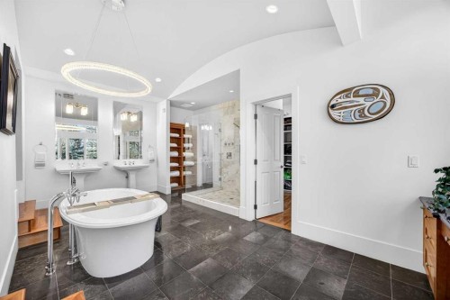 914 36 Avenue Sw, Calgary, AB - Indoor Photo Showing Bathroom