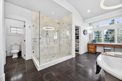 914 36 Avenue Sw, Calgary, AB - Indoor Photo Showing Bathroom