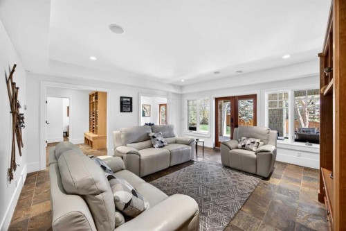 914 36 Avenue Sw, Calgary, AB - Indoor Photo Showing Living Room