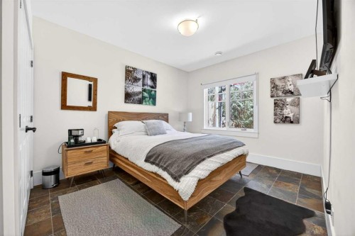 914 36 Avenue Sw, Calgary, AB - Indoor Photo Showing Bedroom