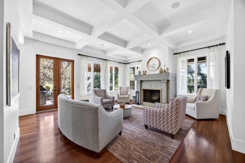 914 36 Avenue Sw, Calgary, AB - Indoor Photo Showing Living Room With Fireplace
