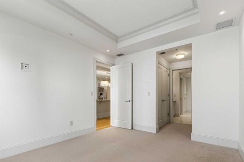 305-221 Quarry Way Se, Calgary, AB - Indoor Photo Showing Other Room