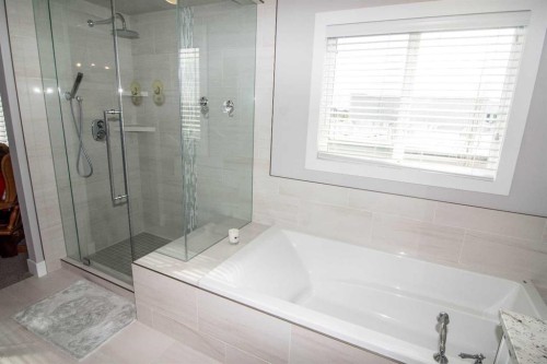 237 Kinniburgh Way, Chestermere, AB - Indoor Photo Showing Bathroom