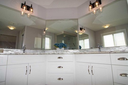 237 Kinniburgh Way, Chestermere, AB - Indoor Photo Showing Bathroom