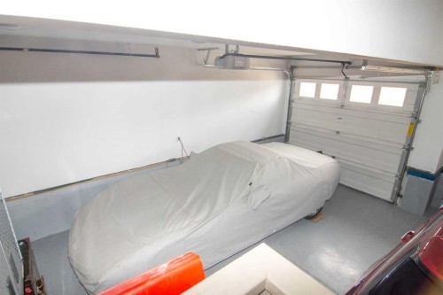 237 Kinniburgh Way, Chestermere, AB - Indoor Photo Showing Garage