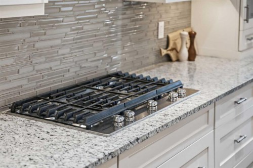 117 Spring Water Close, Heritage Pointe, AB - Indoor Photo Showing Kitchen With Upgraded Kitchen