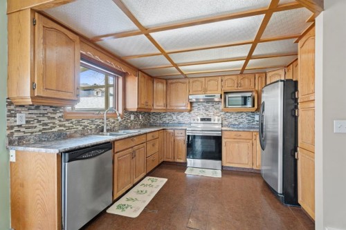 133 Carr Crescent, Okotoks, AB - Indoor Photo Showing Kitchen With Double Sink