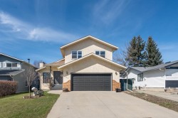 133 Carr Crescent Okotoks, AB T1S 1E5
