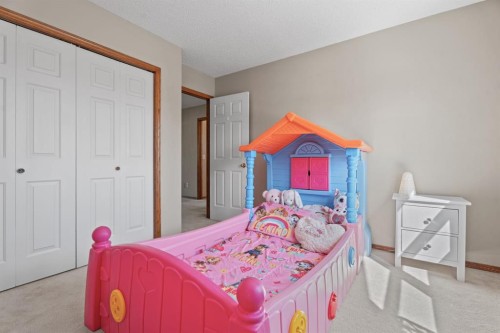 133 Carr Crescent, Okotoks, AB - Indoor Photo Showing Bedroom