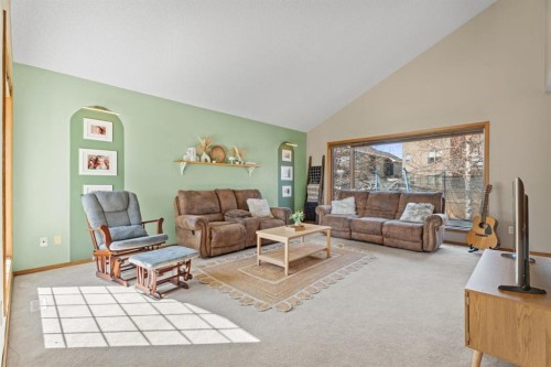 133 Carr Crescent, Okotoks, AB - Indoor Photo Showing Living Room