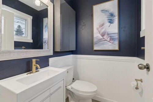 9812 2 Street Se, Calgary, AB - Indoor Photo Showing Bathroom
