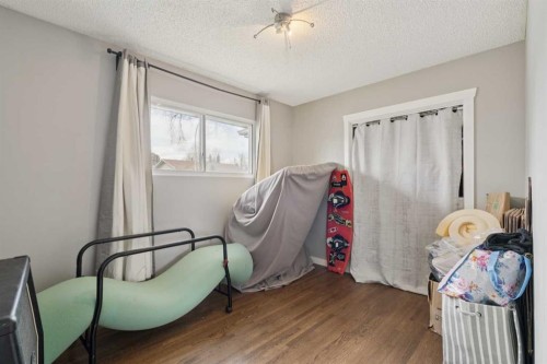 9812 2 Street Se, Calgary, AB - Indoor Photo Showing Bedroom