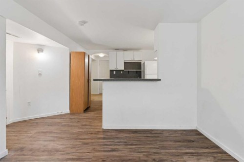 9812 2 Street Se, Calgary, AB - Indoor Photo Showing Kitchen