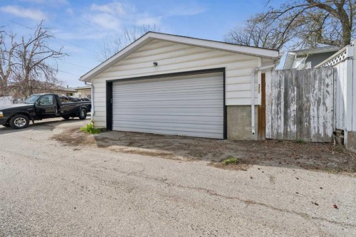 9812 2 Street Se, Calgary, AB - Outdoor