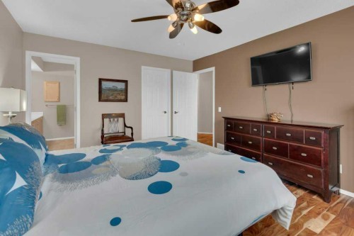 15 New Brighton Manor Se, Calgary, AB - Indoor Photo Showing Bedroom