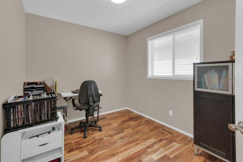 15 New Brighton Manor Se, Calgary, AB - Indoor