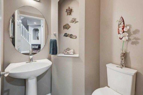 15 New Brighton Manor Se, Calgary, AB - Indoor Photo Showing Bathroom