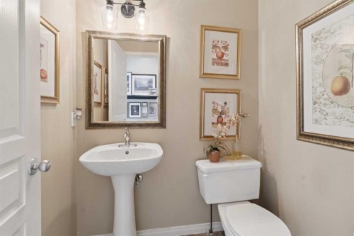 59 Heritage Cove, Heritage Pointe, AB - Indoor Photo Showing Bathroom