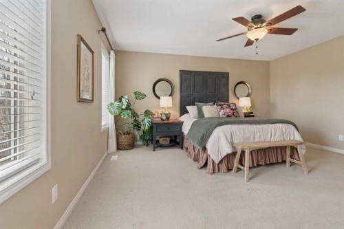59 Heritage Cove, Heritage Pointe, AB - Indoor Photo Showing Bedroom