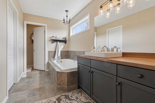 59 Heritage Cove, Heritage Pointe, AB - Indoor Photo Showing Bathroom